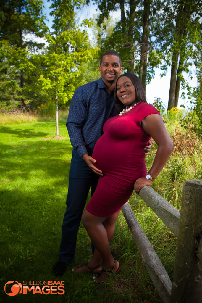 Maternity Photo Pregnant Lady with husband in a park