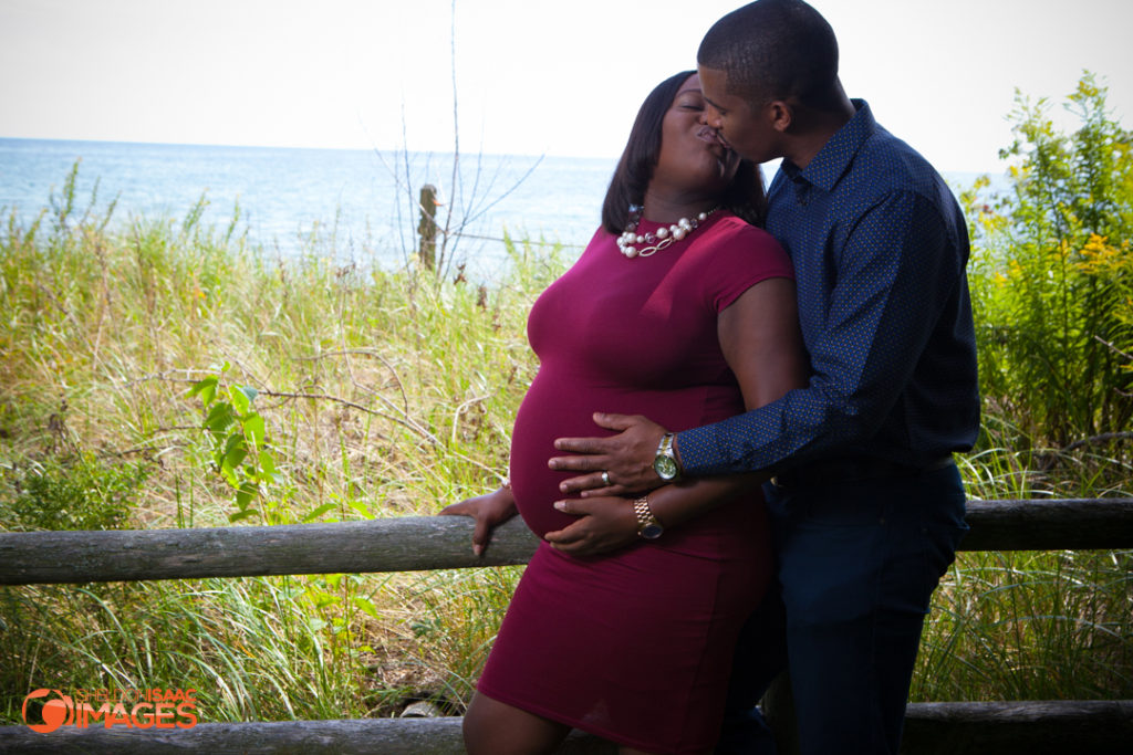 Maternity Photo happy couple kissing at the park