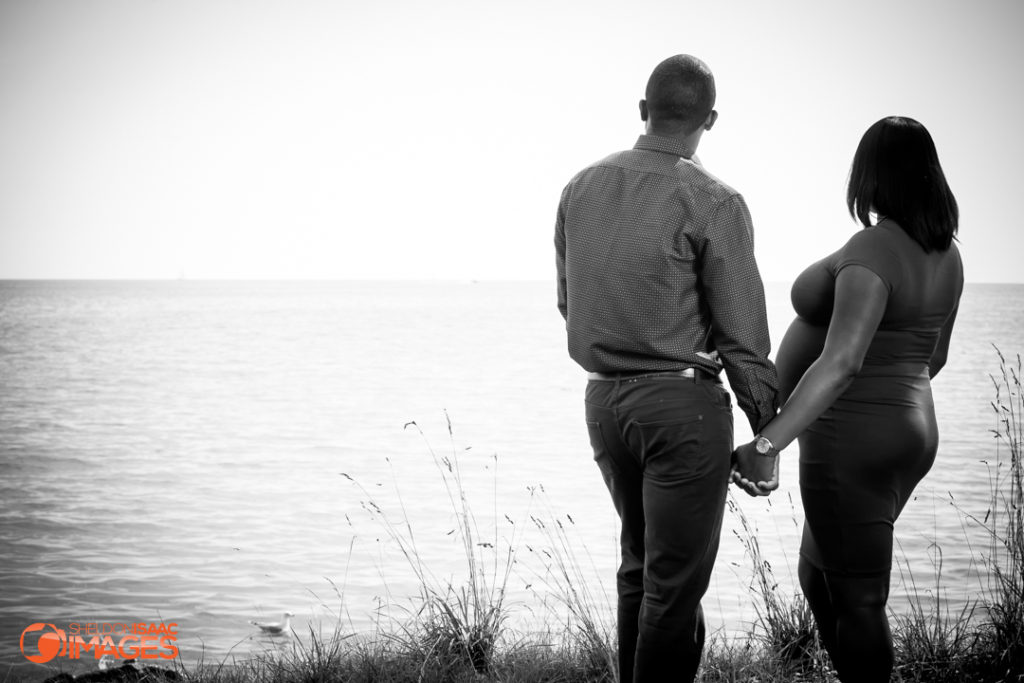 Maternity Photo couple looking at the beach